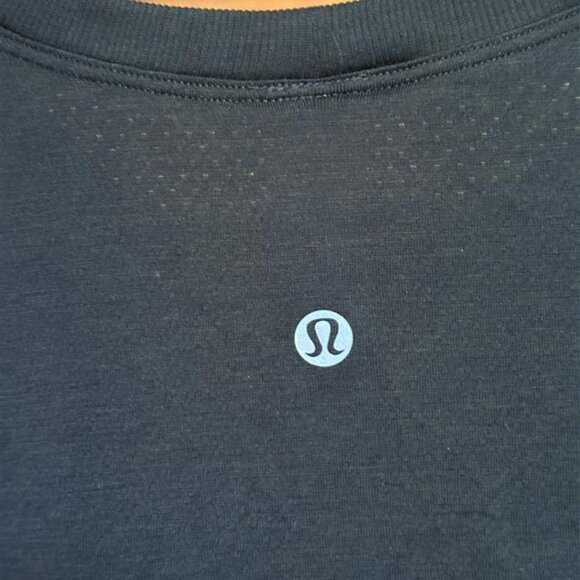 Women's Lululemon Top - Picture 3 of 3